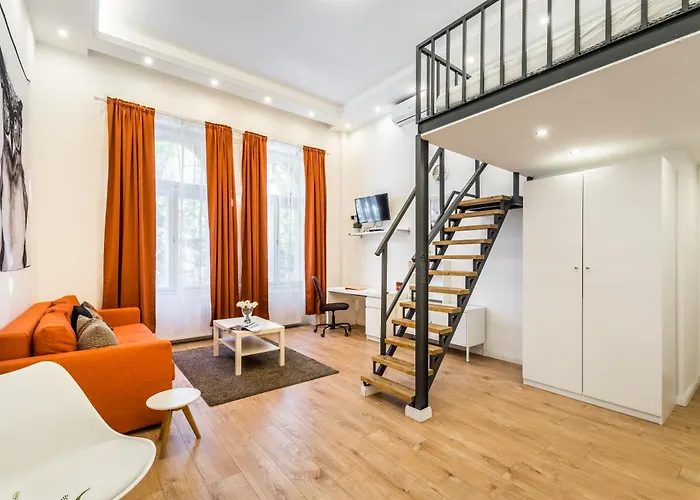 Grand Avenue Apartment